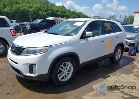 2015 Kia Sorento Lx z USA, uszkodzony, nr VIN 5XYKTCA67FG547788